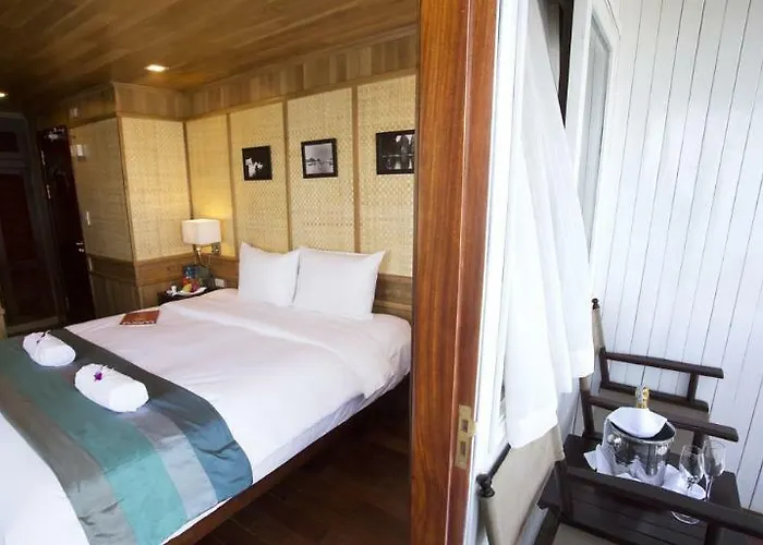 Bhaya Classic Cruises 4* Ha Long
