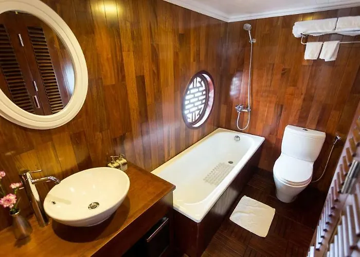 Bhaya Classic Cruises Hotel